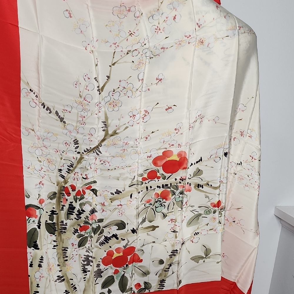 The Metropolitan Museum Of Art Elegant Plum Blossom Floral Silk Scarf - Picture 2 of 8